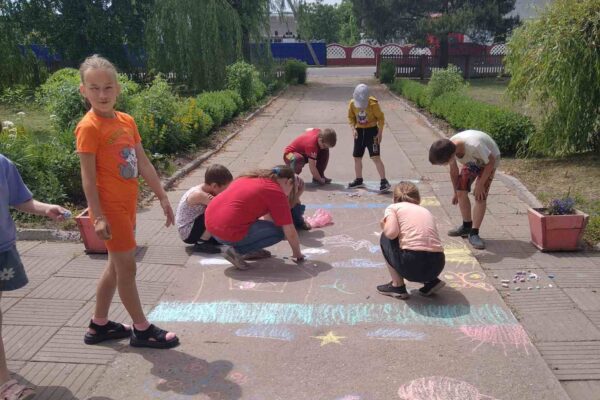 “Вот июньский первый день – День защиты всех детей!”