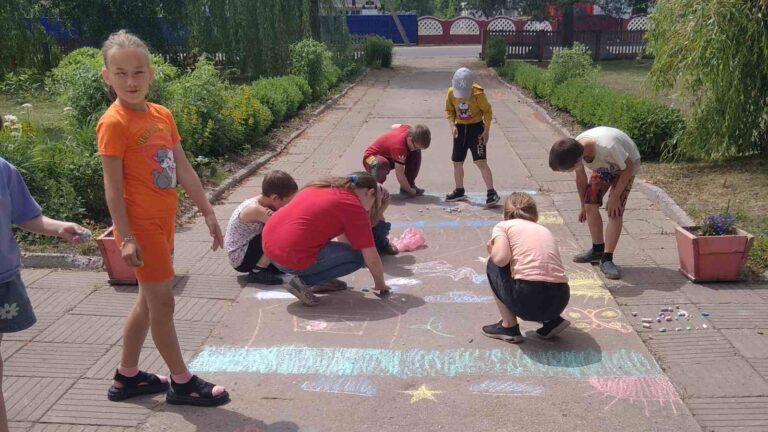 “Вот июньский первый день – День защиты всех детей!”