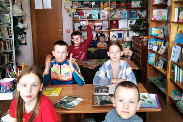 «Ласточка с весною в сени к нам летит»
