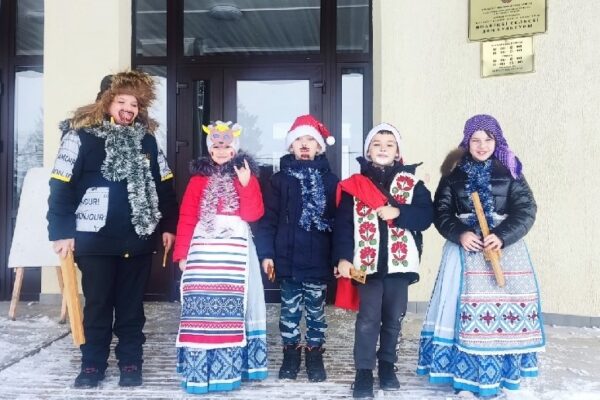 «Вот мы идем – козу ведем»